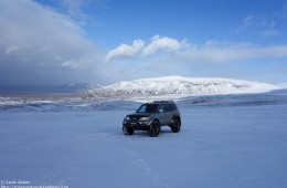 La super-jeep sur le glacier