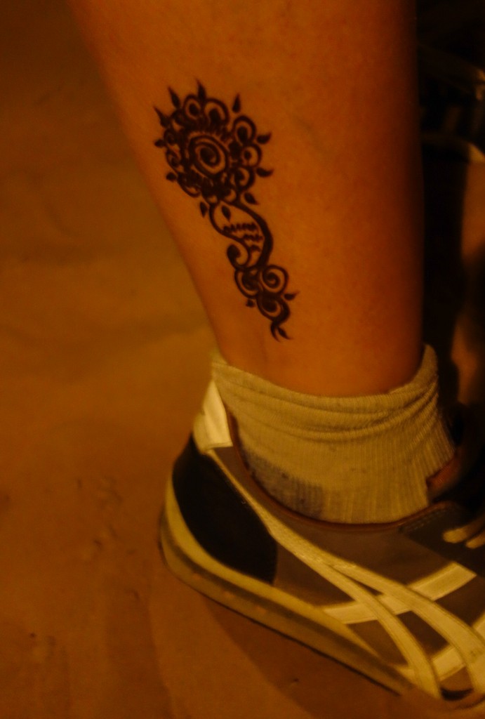 Tatouage au henné, excursion dans le désert à Dubaï