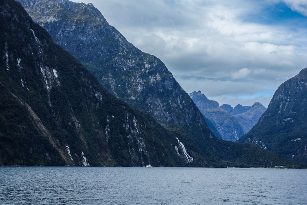 Milford Sound, Nouvelle-Zélande, par Voyages et Vagabondages