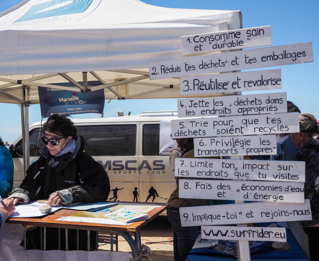Les Initiatives Océanes à Marseille en collaboration avec l'auberge de jeunesse HI Marseille Bonneveine