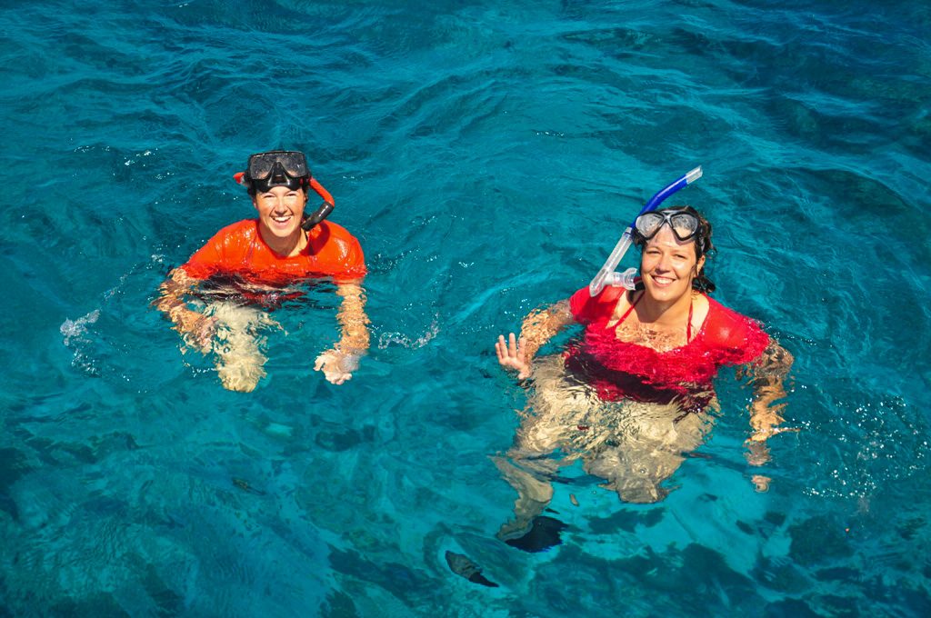 Faire du snorkeling avec des raies manta à Manta Point, à Komodo