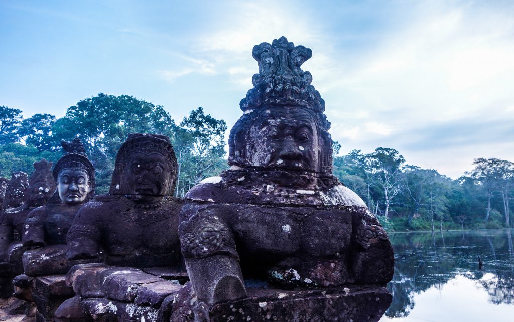 Lever du soleil sur le Bayon aux temple sd'Angkor