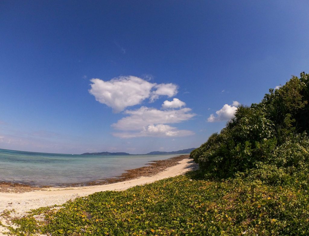 Taketomi, une île traditionnelle et paradisiaque, dans l'archipel de Yaeyama à Okinawa, Japon