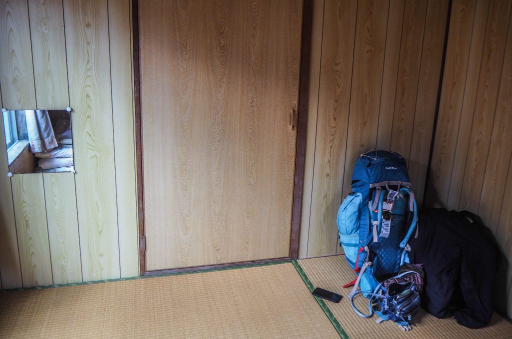 Une expérience traditionnelle et unique au Japon: dormir dans une guesthouse traditionnelle sur l'île de Taketomi à Okinawa