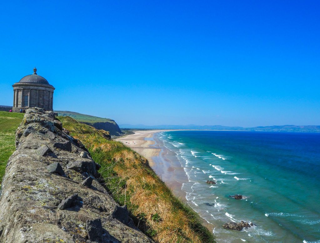 La Causeway Coastal Route en Irlande du Nord: un des meilleurs road-trips au monde: temple de Mussenden