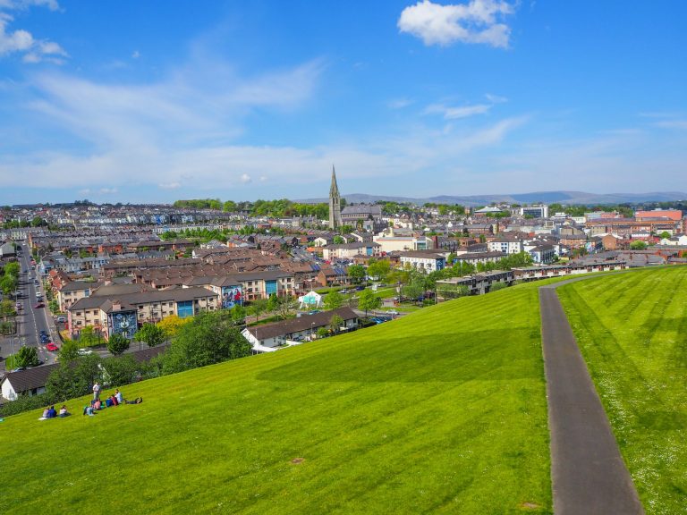 Vue sur le Bogside à Derry - Que faire et que visiter à Derry / Londonderry en Irlande du Nord?