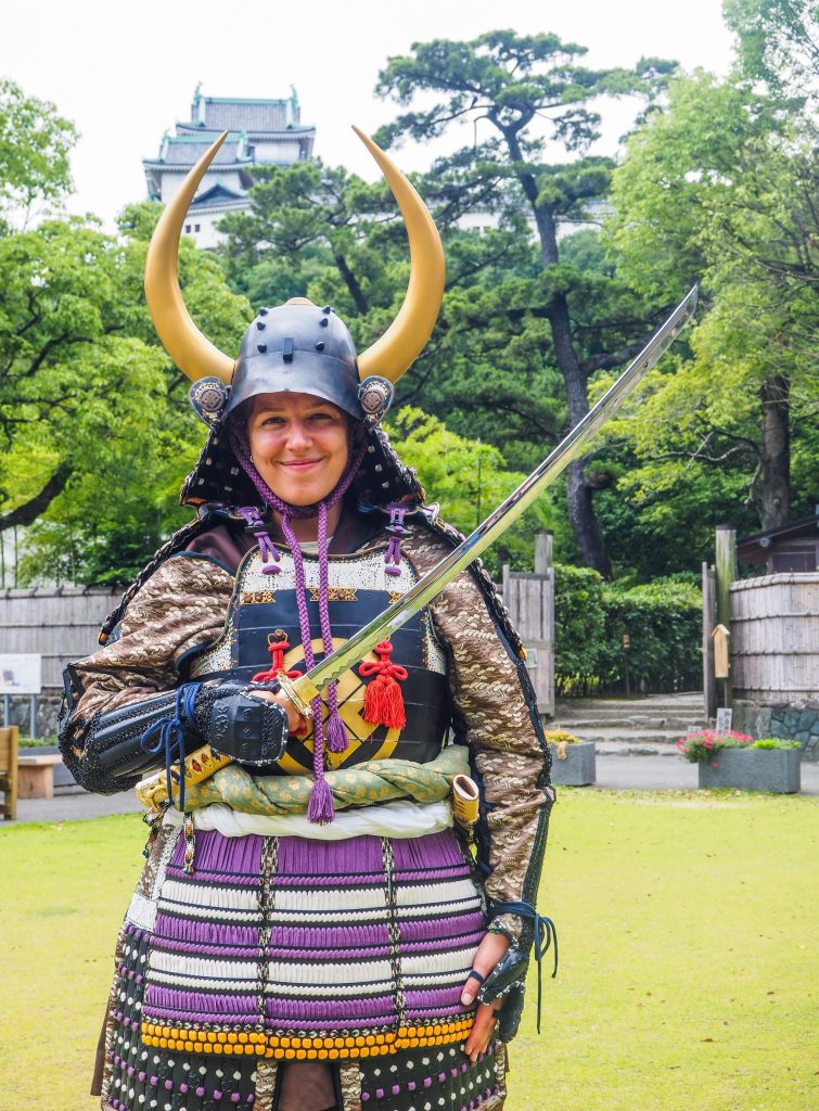 S'habiller en armure de samouraï pour visiter le château de Wakayama