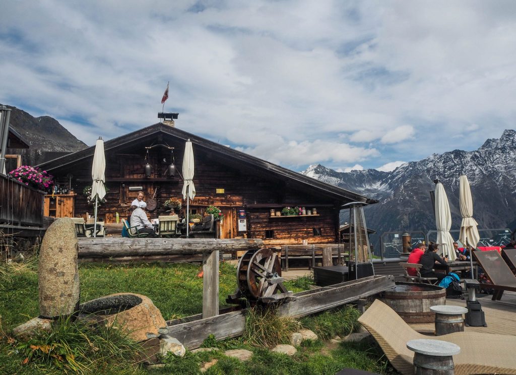 Restaurant alpage au Tyrol - Un voyage en Autriche d'aventure et d'adrénaline: repousser et tester ses limites au tyrol