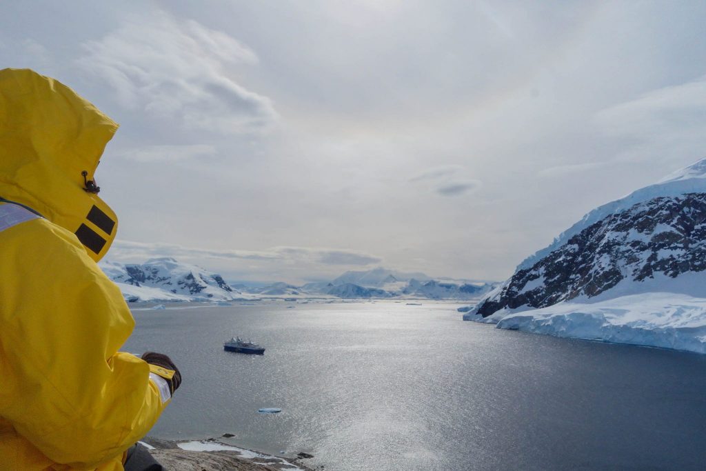 Le plus beau voyage de ma vie était en Antarctique - Comment préparer son voyage en Antarctique? Le guide pratique complet pour tout savoir: budget, itinéraire, activités, équipement, faune, voyage responsable, quelle croisière choisir, que faire en Patagonie et où dormir à Ushuaia...