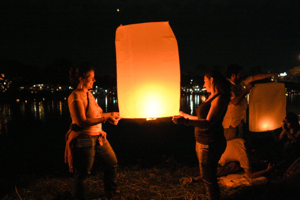 Loy Krathong et Yi Peng - Festival des lanternes à Chiang Mai - Visiter Chiang Mai : le guide pratique ultime du voyage lent et nomade à Chiang Mai en Thaïlande