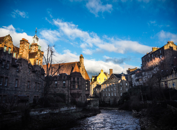 Dean Village à Edimbourg - Visiter Edimbourg en hiver - Un week-end dans la capitale écossaise: visiter Edimbourg en mode slow travel / que faire en cas de pluie Edimbourg et sur les traces d'Harry Potter à Edimbourg.