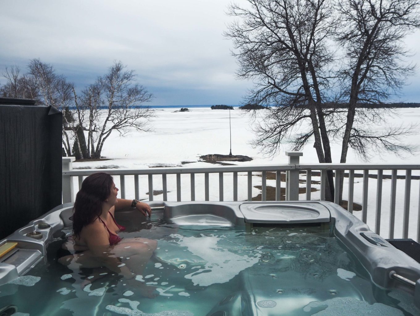 Vue sur le lac Saint-Jean enneigé - Bilan mensuel avril et mai 2018 entre la France et le Canada - Voyages et Vagabondages