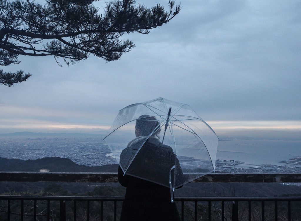 Le Mont Rokko sous la pluie - Visiter Kobe: une ville au coeur de la nature au Japon