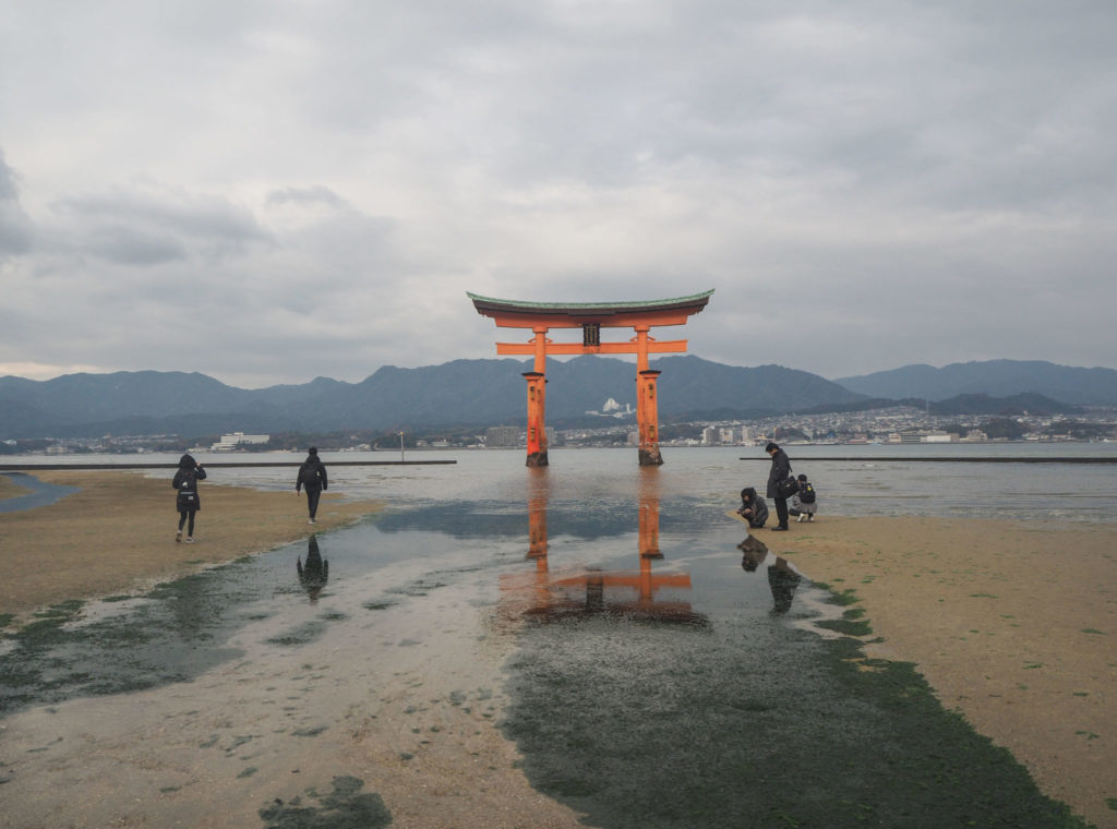 Le torii flottant à Miyajima - Visiter Miyajima en 2 jours - Japon - Impressions, que faire et que visiter à Miyajima, comment organiser son voyage et où dormir à Miyajima?