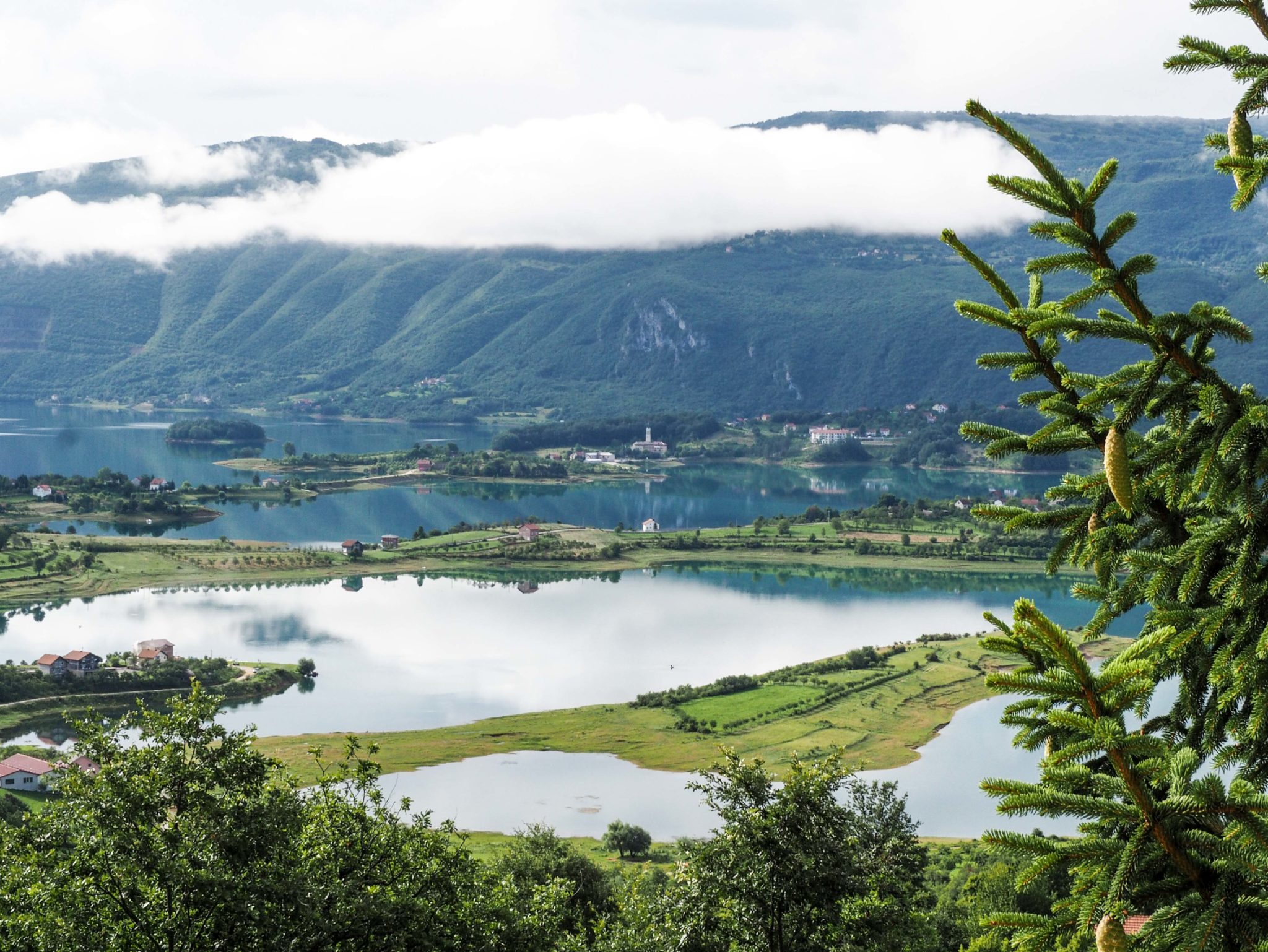 Réveil spectaculaire à Ramsko Jezero, le lac de Rama en Bosnie-Herzégovine - Un été nomade en Bosnie - Voyages et Vagabondages, le blog du voyage en solo et au féminin
