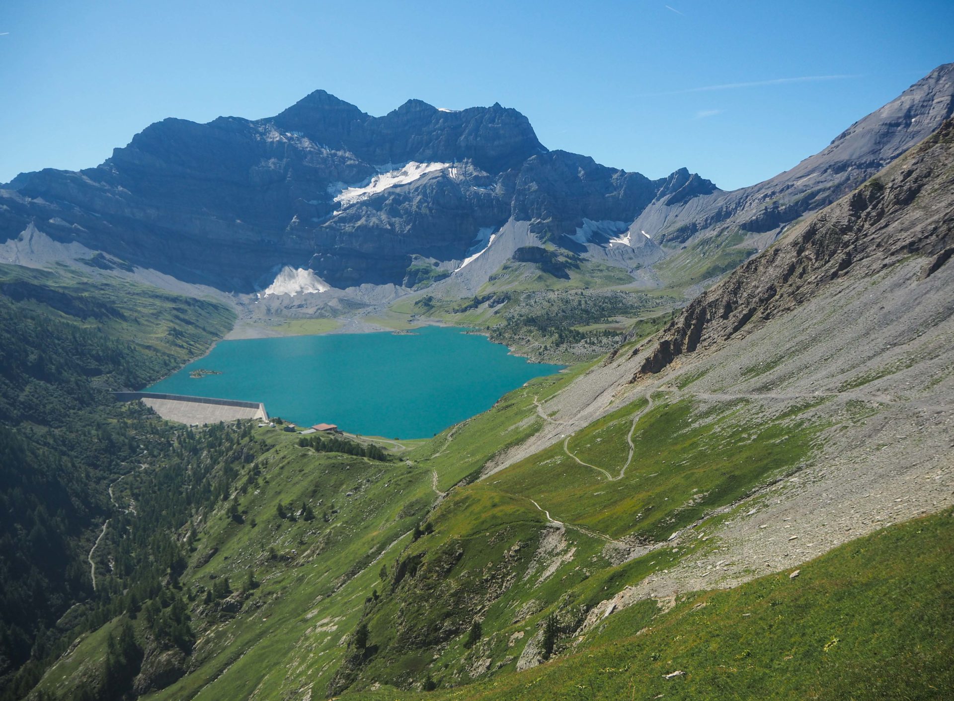 Lac de Salanfe depuis le Col de Jorat - Faire le Tour des Dents du Midi en 6 jours en solo et en mode slow - Une randonnée itinérante, un trek à découvrir en Suisse dans le Valais