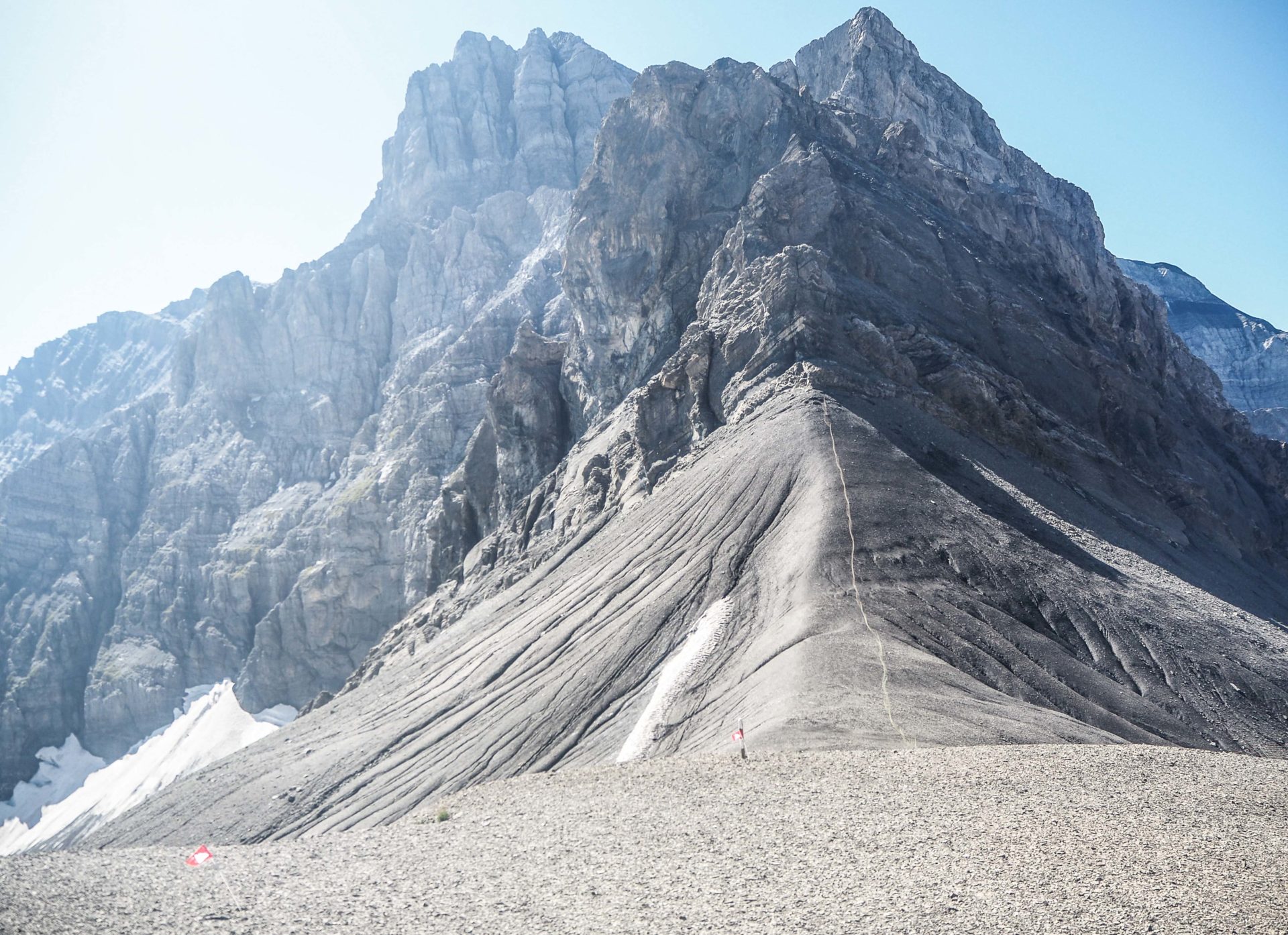 Ascension du Col de Susanfe - Faire le Tour des Dents du Midi en 6 jours en solo et en mode slow - Une randonnée itinérante, un trek à découvrir en Suisse dans le Valais