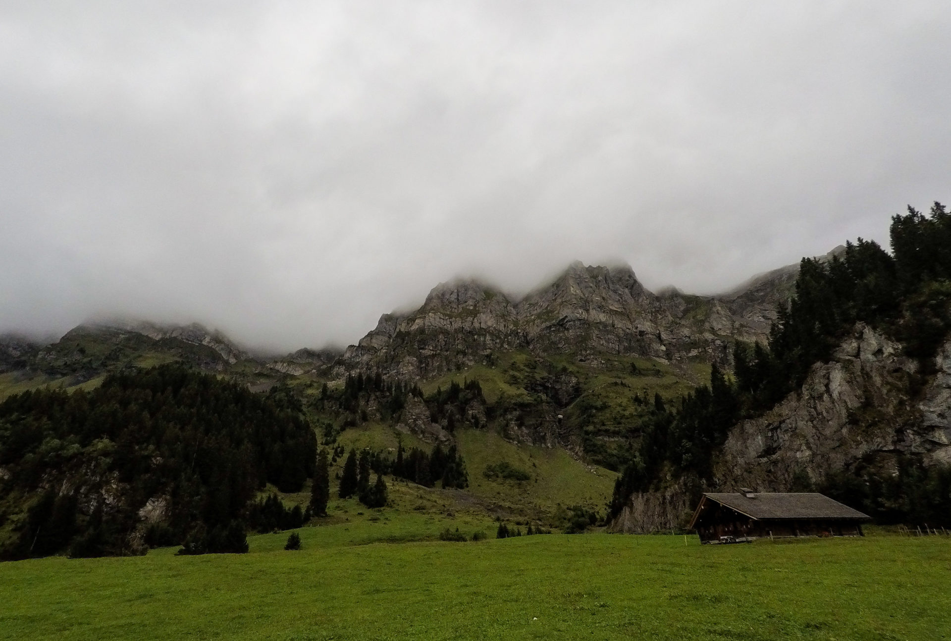 La Cantine des Dents Blanches - Faire le Tour des Dents du Midi en 6 jours en solo et en mode slow - Une randonnée itinérante, un trek à découvrir en Suisse dans le Valais