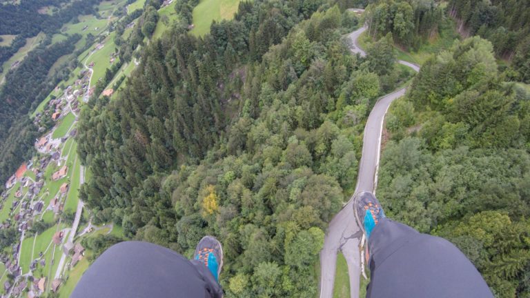 Vol en parapente à Val d'Illiez - Champéry: un séjour détente, nature et sport en Région Dents du Midi, au coeur du Valais dans les Alpes Suisses