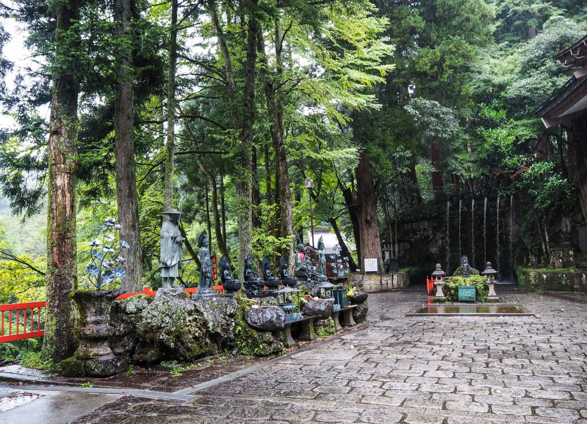 Temple Nissekiji dans les Alpes Japonaises - Préfecture de Toyama, porte d'entrée vers les Alpes Japonaises - Voyager au Japon hors des sentiers battus