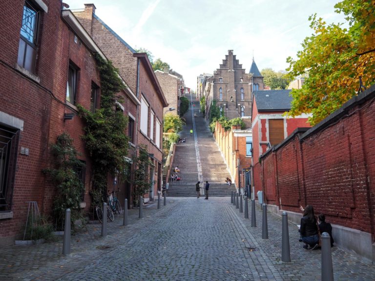 Montagne de Bueren - Visiter Liège en Belgique en mode slow - Que faire et que visiter à Liège? - Adresses slow et gourmandes à Liège - Informations pratiques pour visiter Liège et en tomber amoureuse en quelques instants!