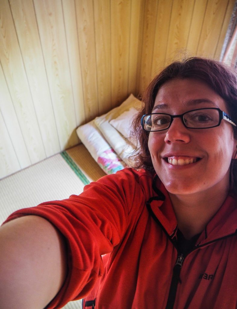 Une expérience traditionnelle et unique au Japon: dormir dans une guesthouse traditionnelle sur l'île de Taketomi à Okinawa