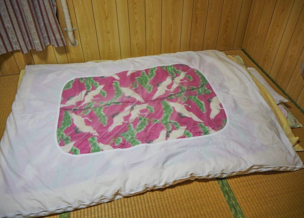 Une expérience traditionnelle et unique au Japon: dormir dans une guesthouse traditionnelle sur l'île de Taketomi à Okinawa