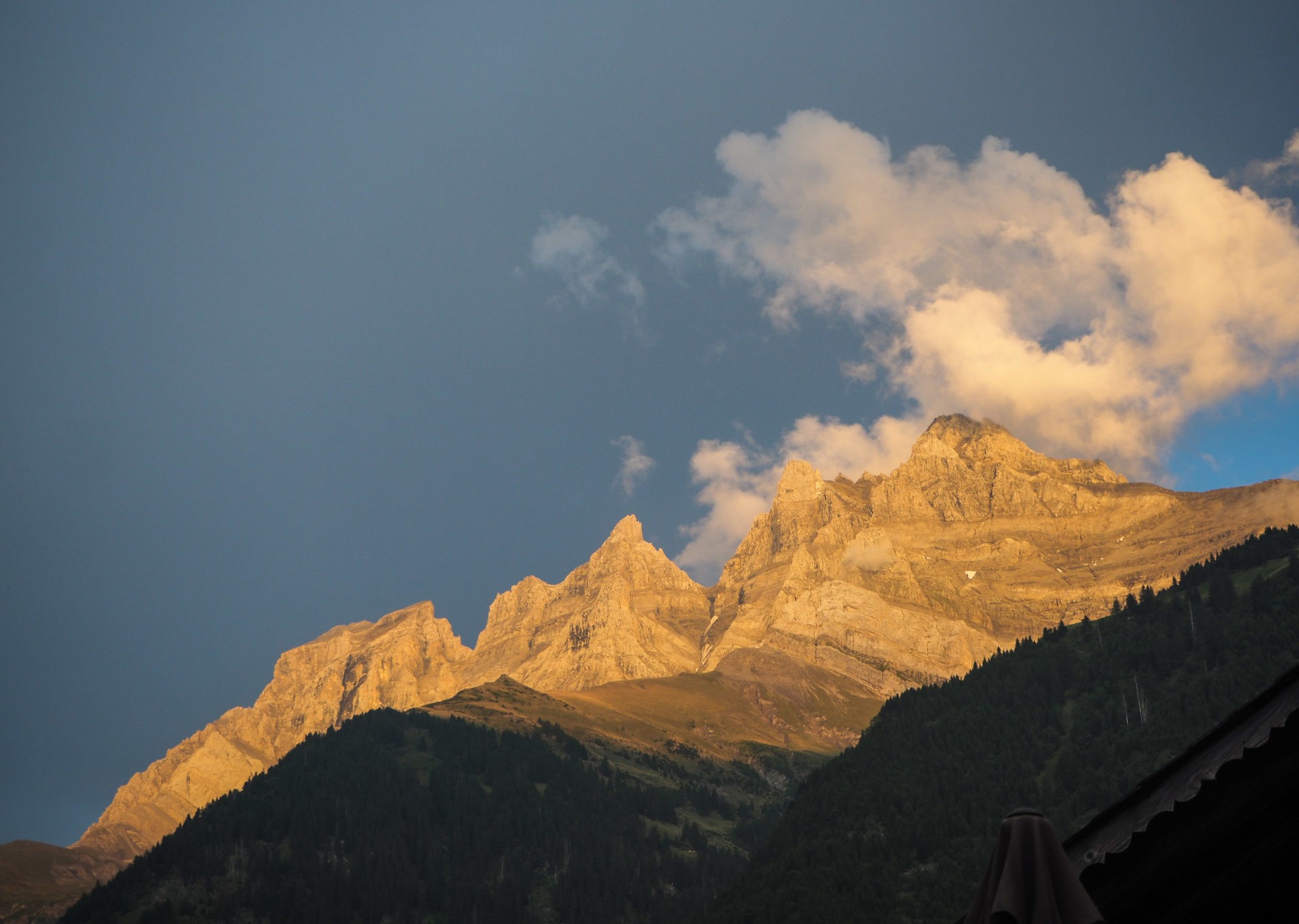 Les Dents du Midi au coucher du soleil, avant le trek en solo