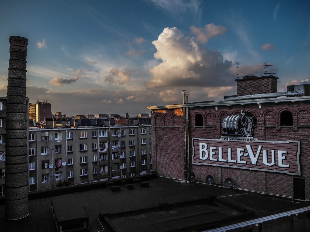 Où dormir à Bruxelles en Belgique? Deux bonnes adresses pour deux budgets de voyage différents: une auberge de jeunesse et un hôtel